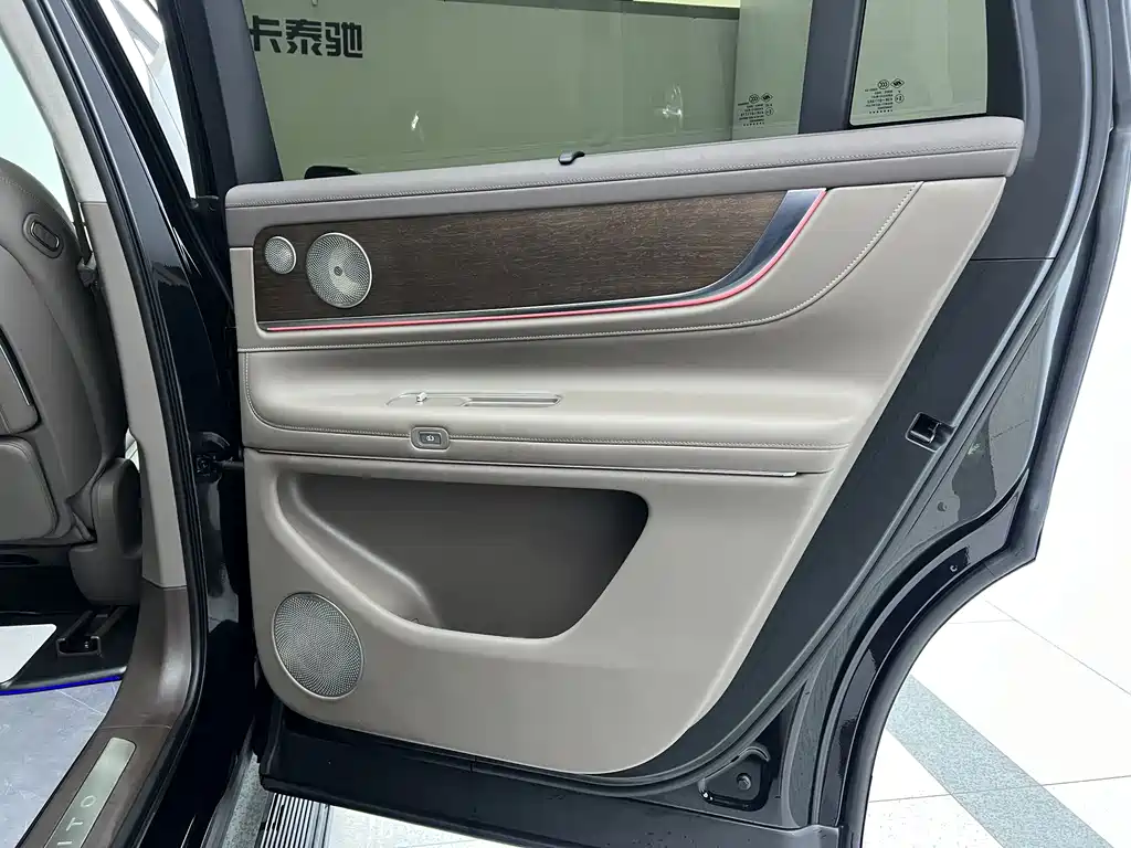 AITO ASK THE WORLD M9