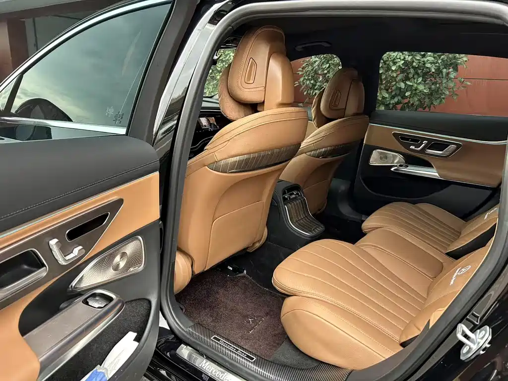 Mercedes-Benz E-Class — миниатюра 11
