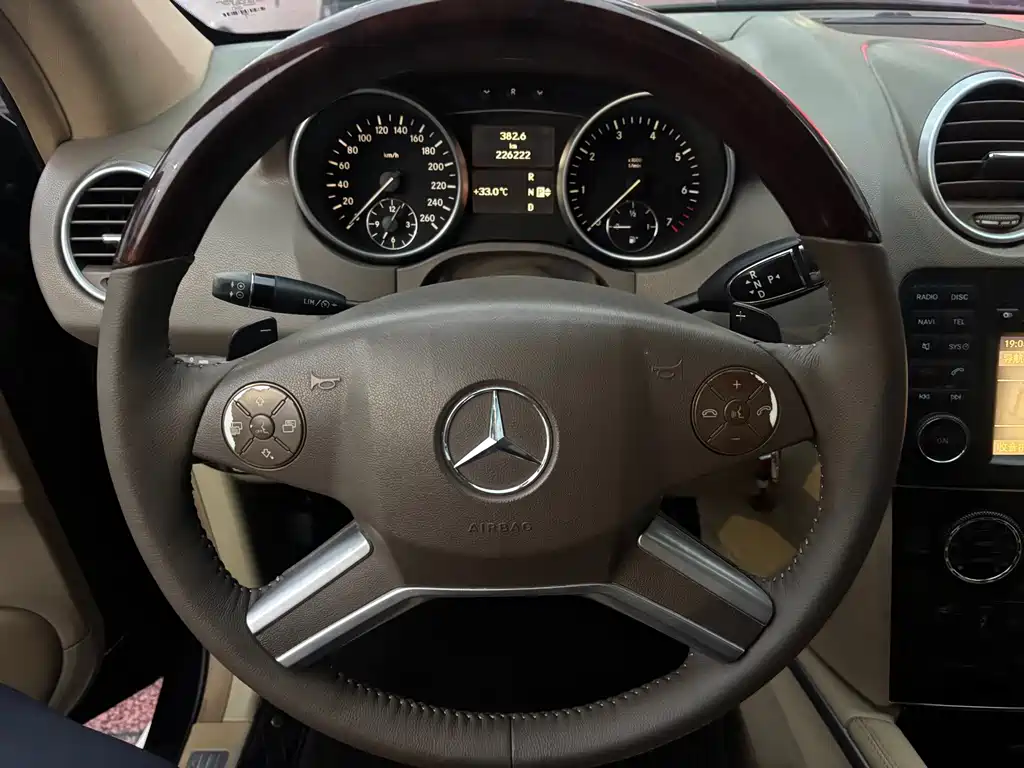 Mercedes-Benz M-Class — миниатюра 8