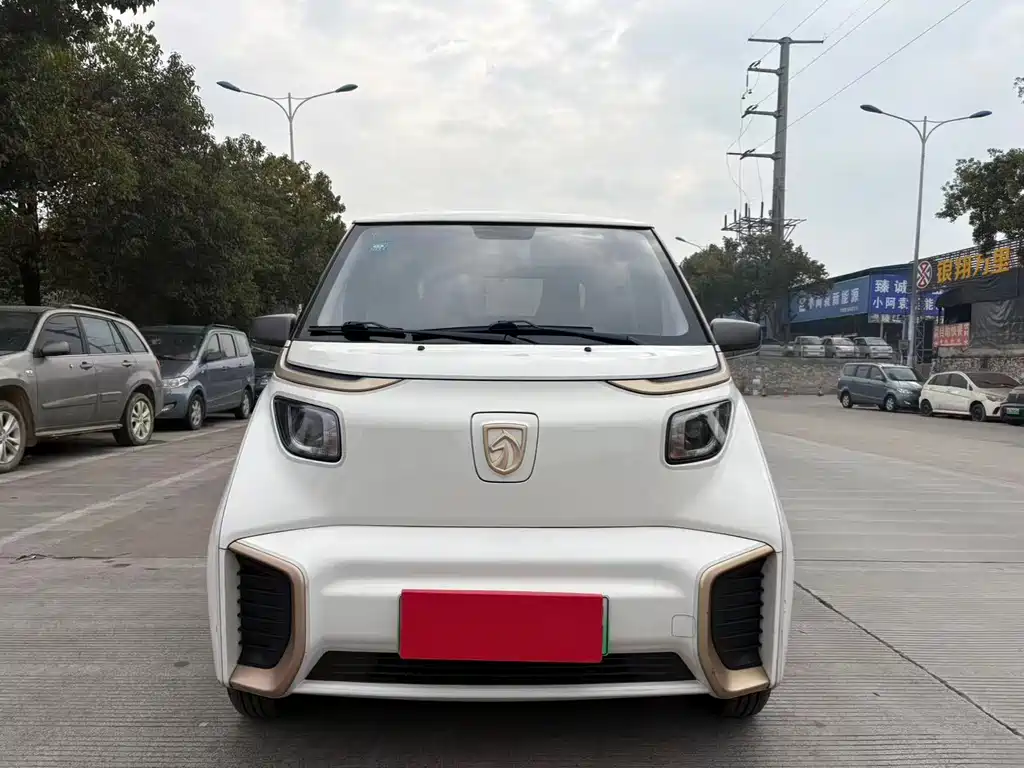 BAOJUN E200