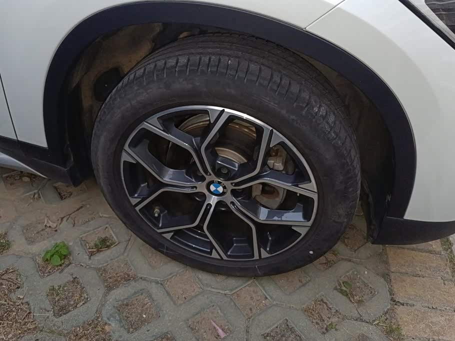 BMW X1 1.5 л 2023 г. Белый, пробег 8800 км