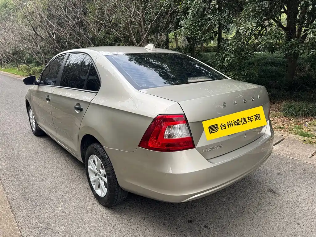 Skoda Rapid — миниатюра 6