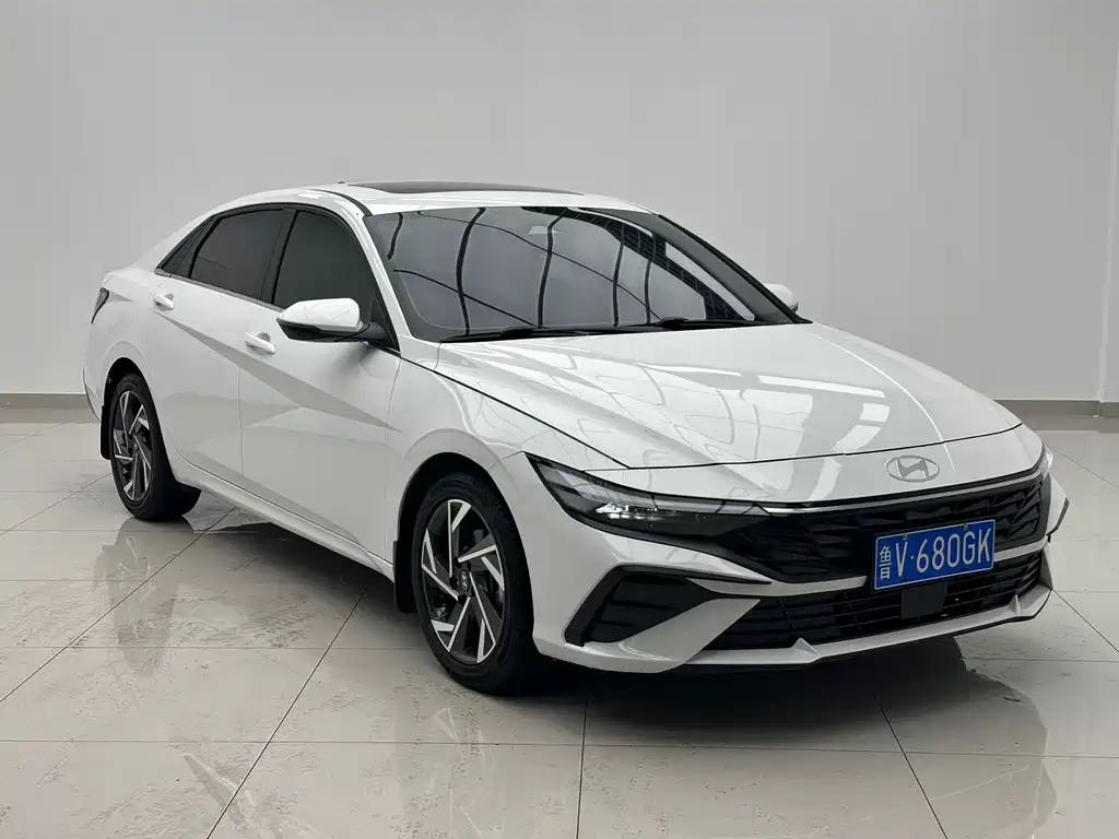 Hyundai Elantra 2023 1.5L CVT LUX Luxury