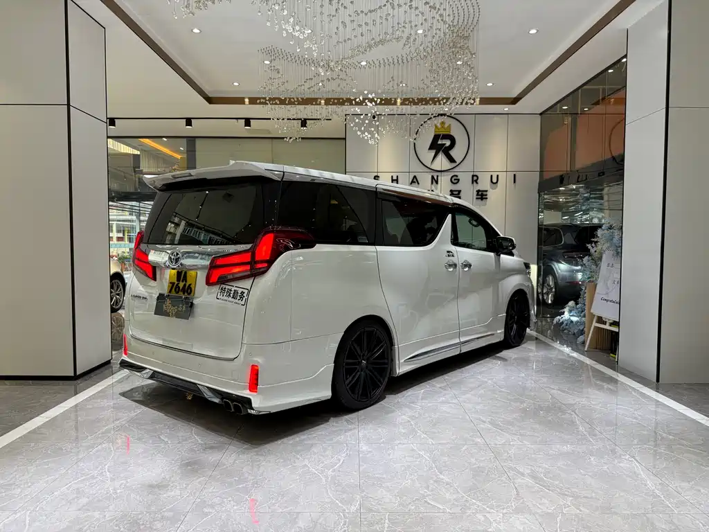 Toyota Alphard - фото 11
