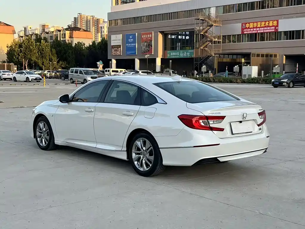 Honda Accord — миниатюра 6