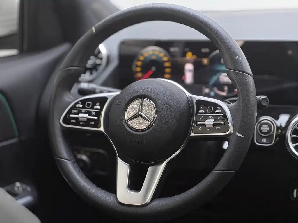 Mercedes-Benz GLA — миниатюра 7