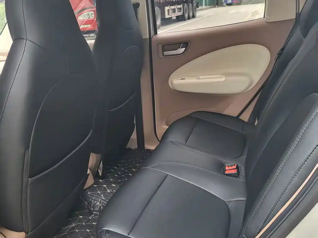Wuling MINIEV — миниатюра 6