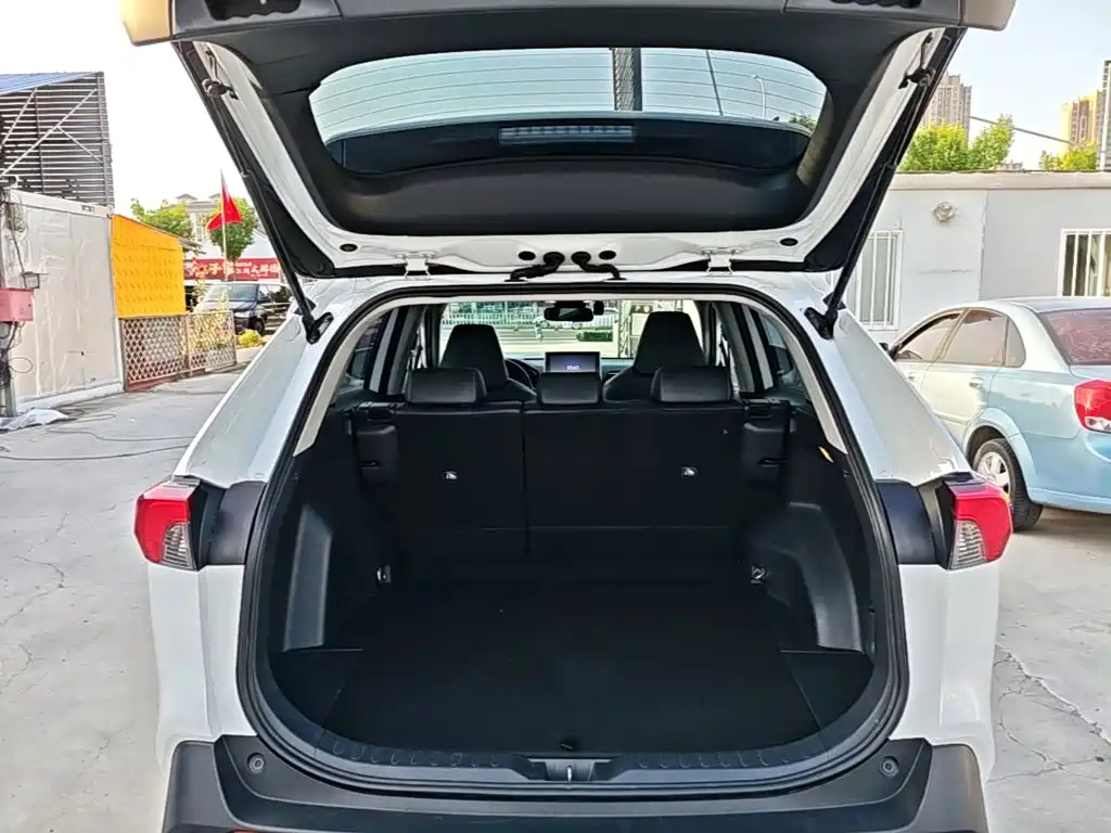 Toyota RAV4 — миниатюра 15