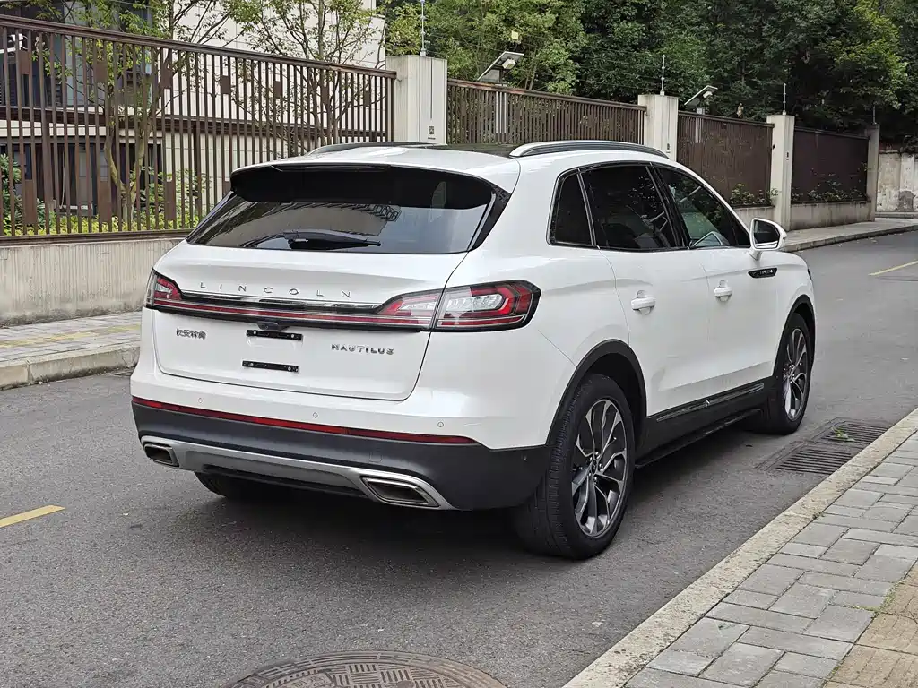 Lincoln Nautilus 2021 2.0T