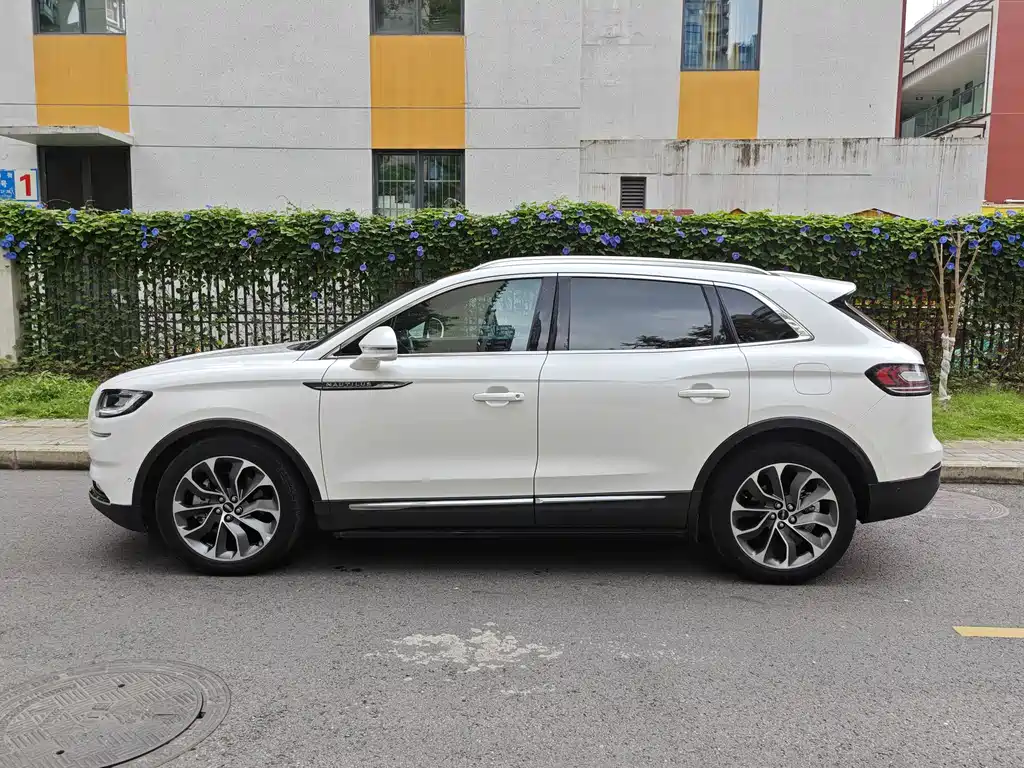 Lincoln Nautilus 2021 2.0T