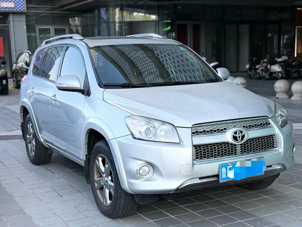Toyota RAV4 — миниатюра 3