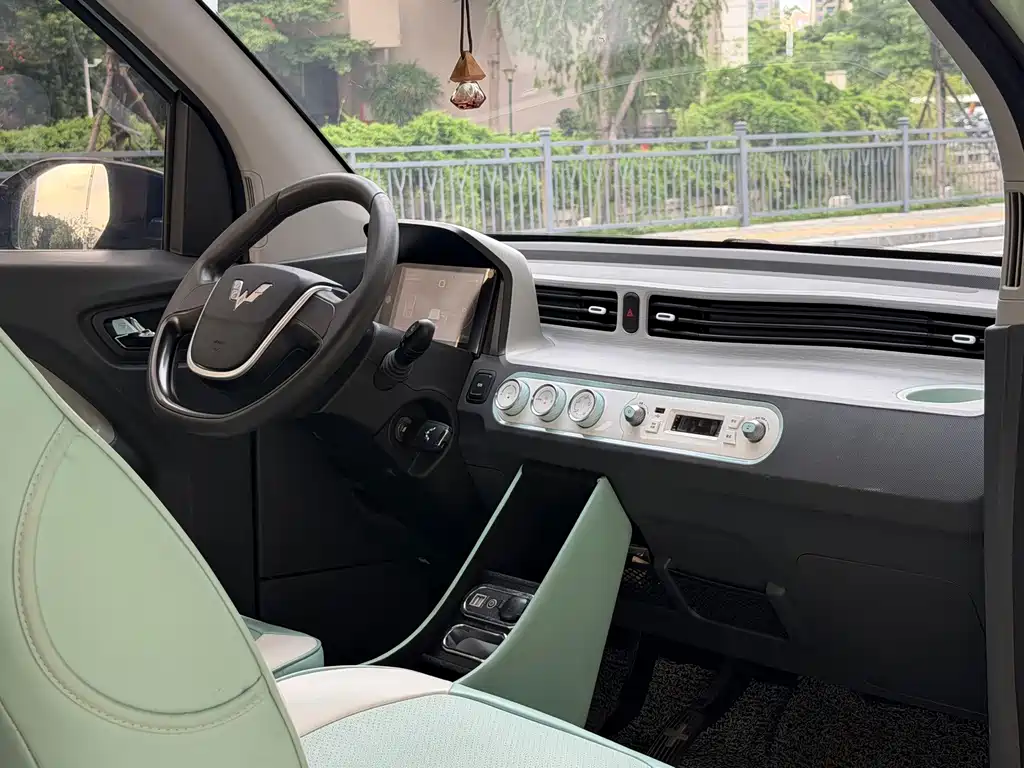 Wuling MINIEV — миниатюра 8