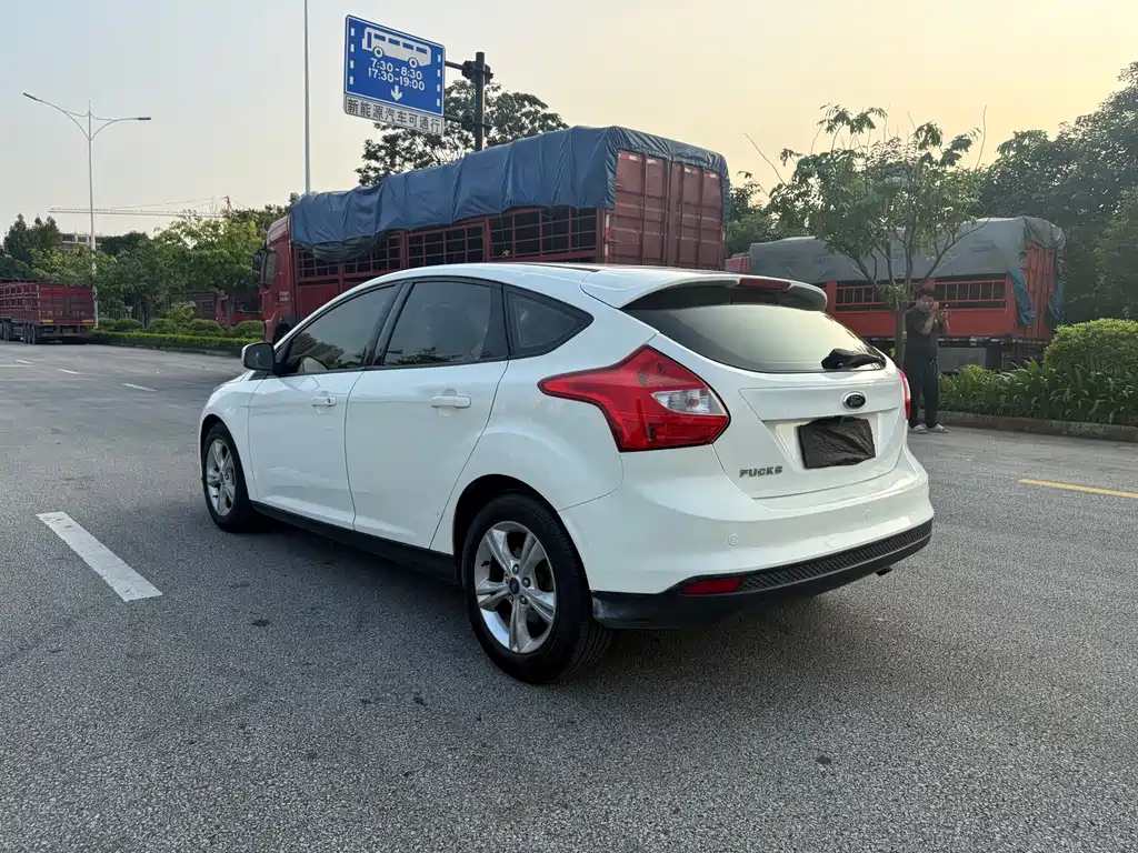 Ford Focus — миниатюра 6