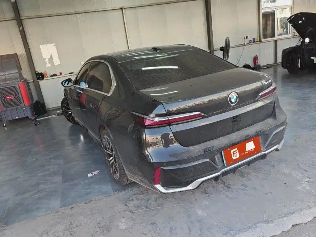 BMW 7 Series — миниатюра 5