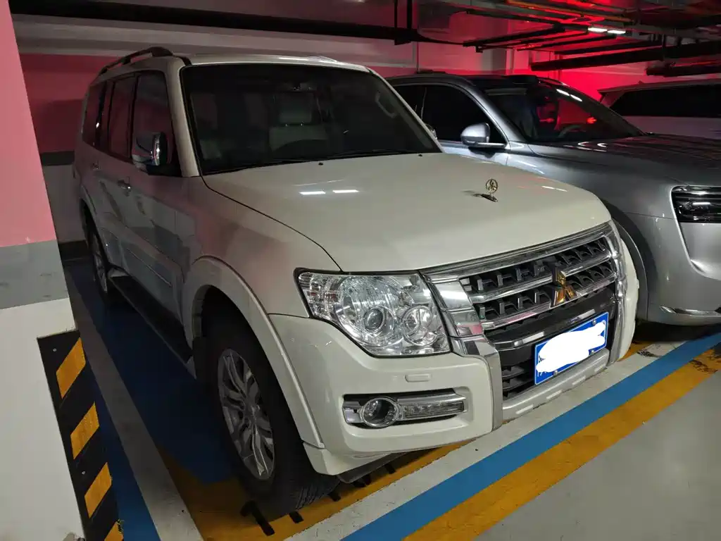 Mitsubishi Pajero (Import) — миниатюра 3