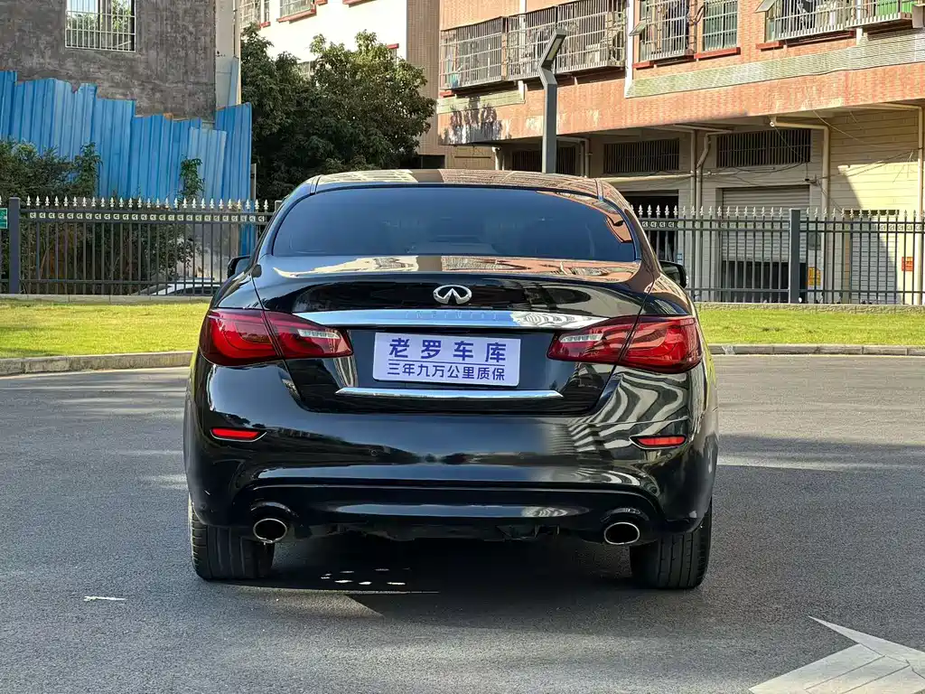 INFINITI Q70