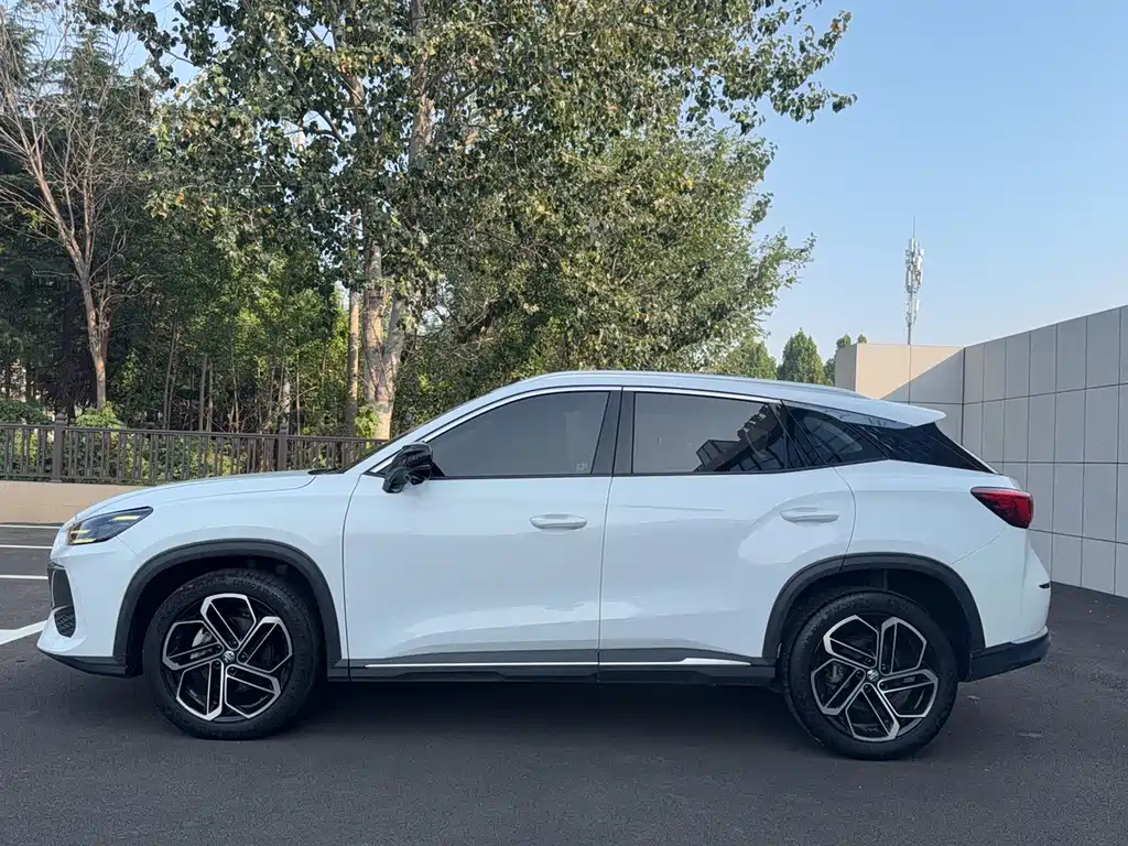 MG MG ONE — миниатюра 7