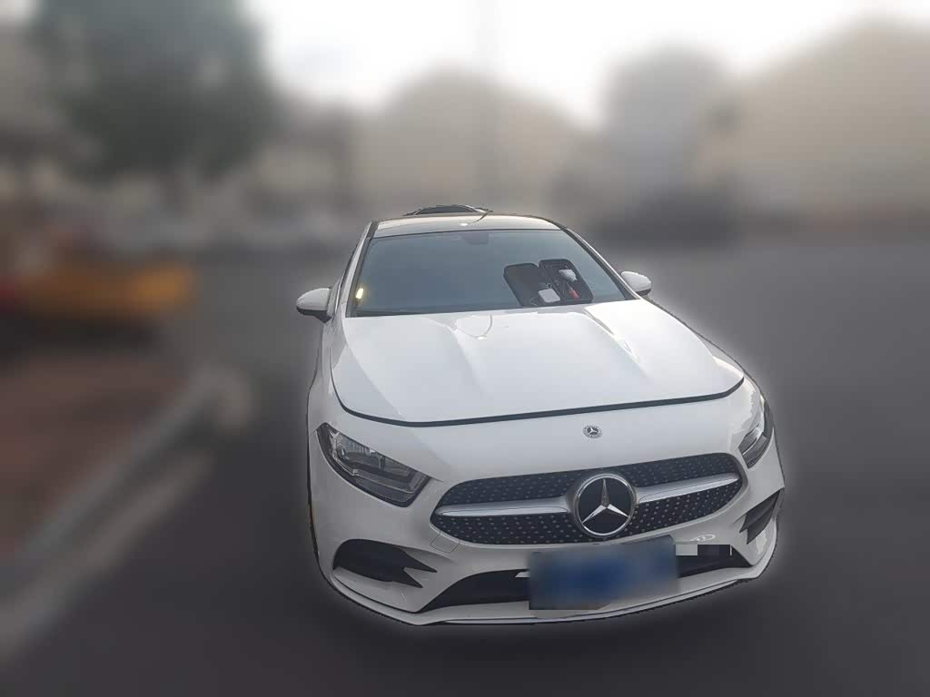 Mercedes-Benz A-Class 1.3 л 2023 г. Белый, пробег 44800 км