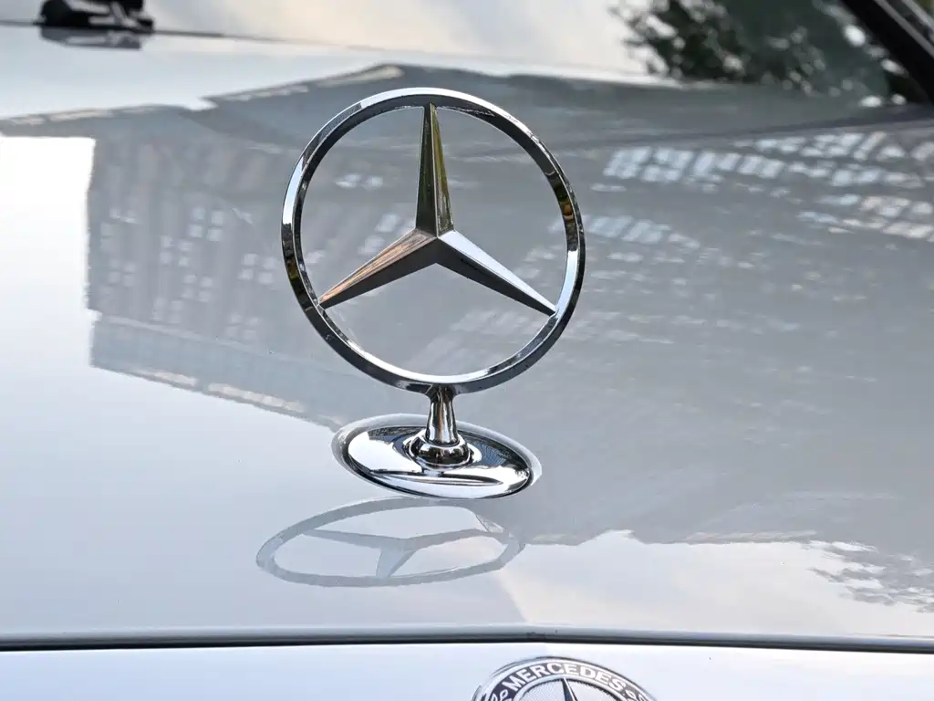 Mercedes-Benz E-Class — миниатюра 11