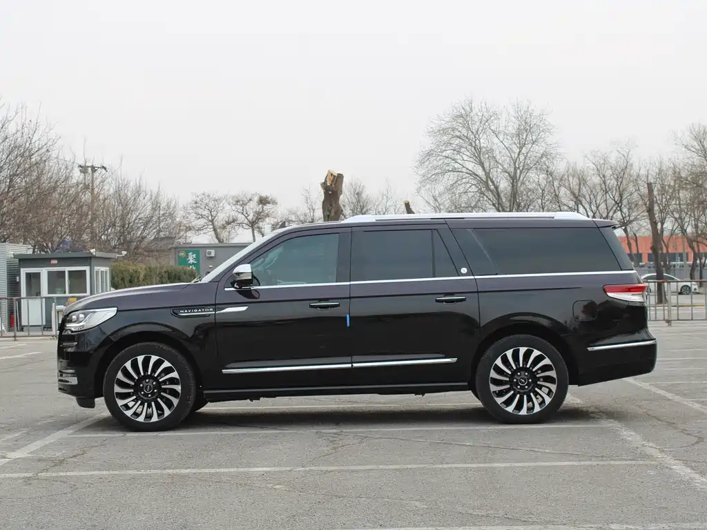 LINCOLN NAVIGATOR ONE