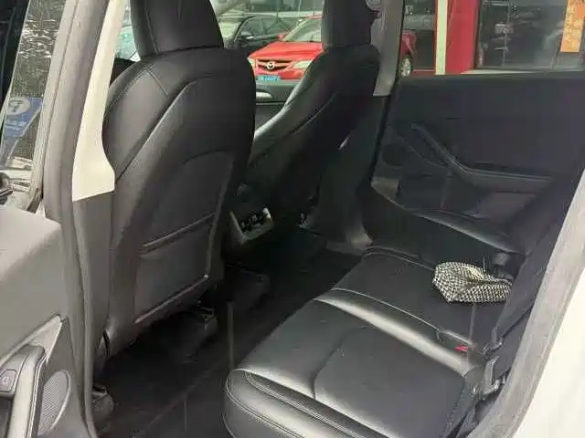Tesla Model Y — миниатюра 4