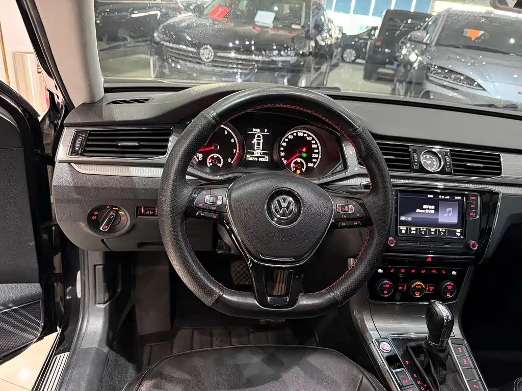 Volkswagen Passat 2017 330TSI DSG