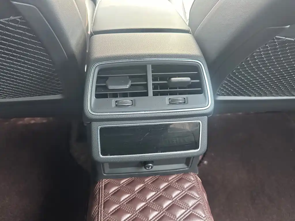 Audi A6L — миниатюра 12