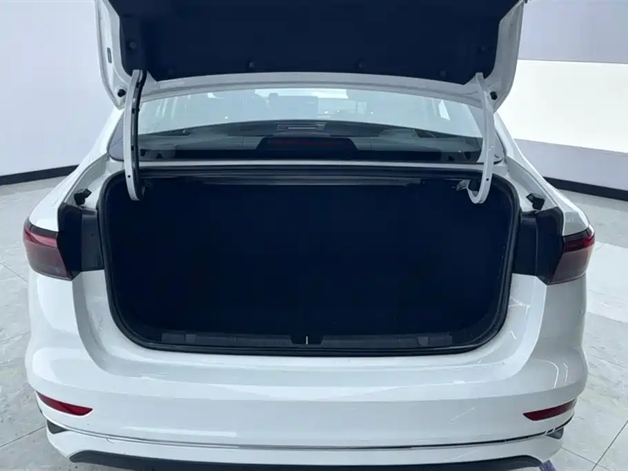 Geely Emgrand 2025 1.5L MT