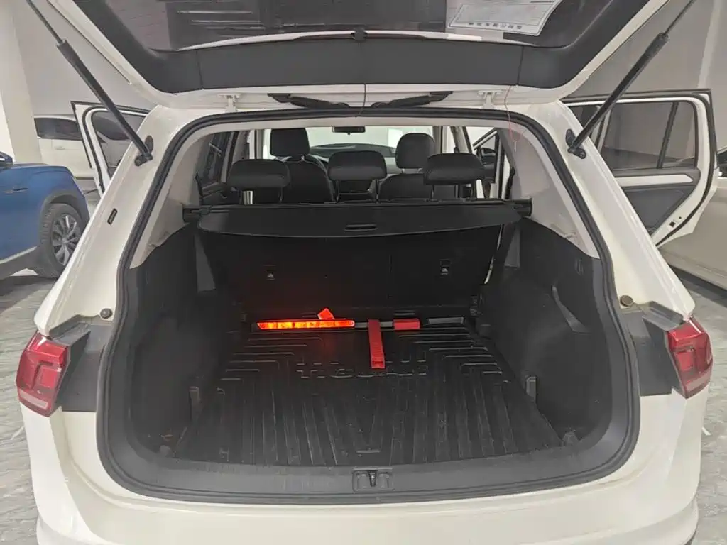 Volkswagen Tiguan L — миниатюра 19