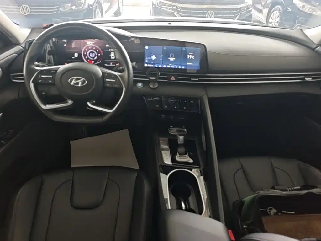 Hyundai Elantra — миниатюра 10