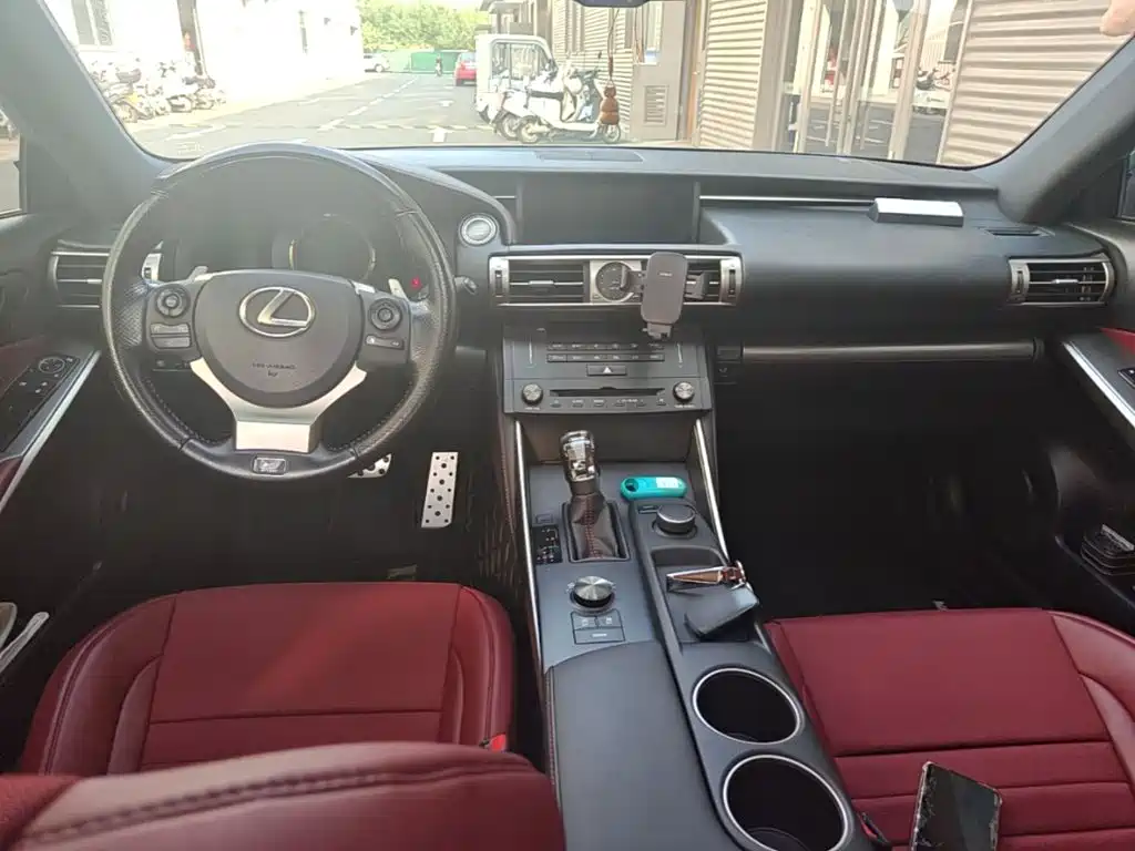 Lexus IS — миниатюра 10
