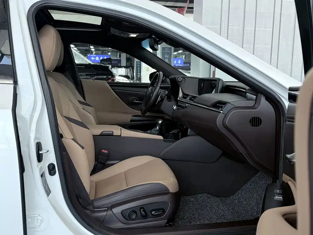 Lexus ES — миниатюра 9