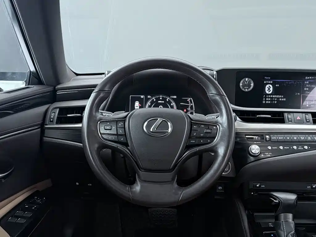 Lexus ES — миниатюра 11