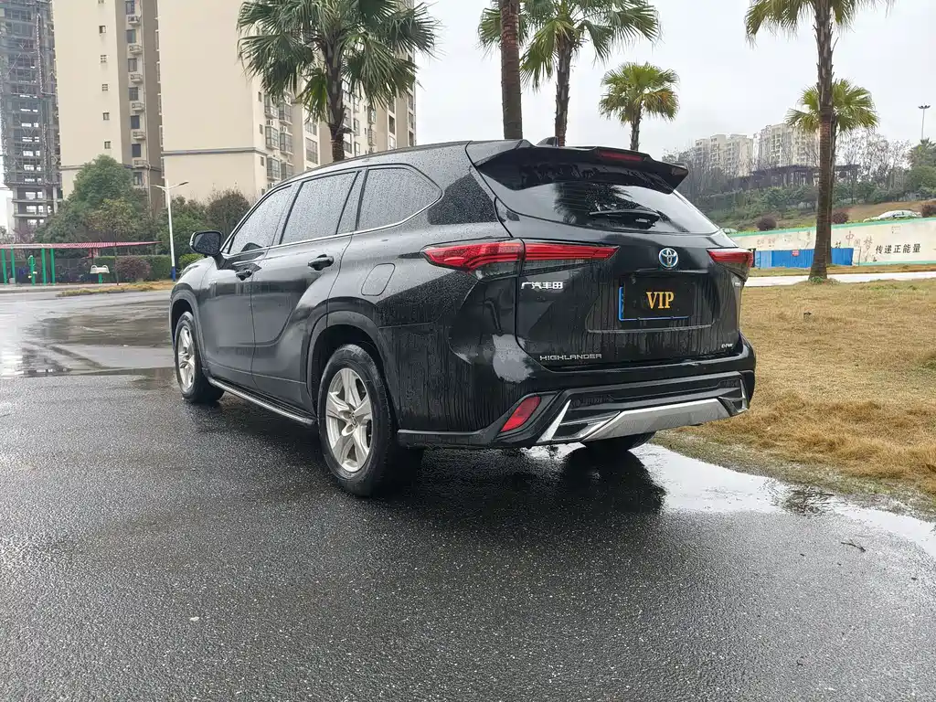 TOYOTA HIGHLANDER