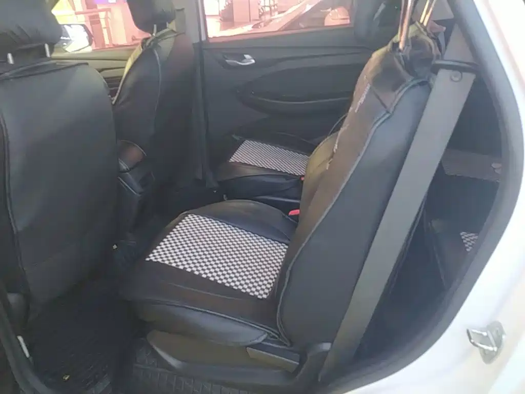 Wuling Hongguang S3 — миниатюра 17