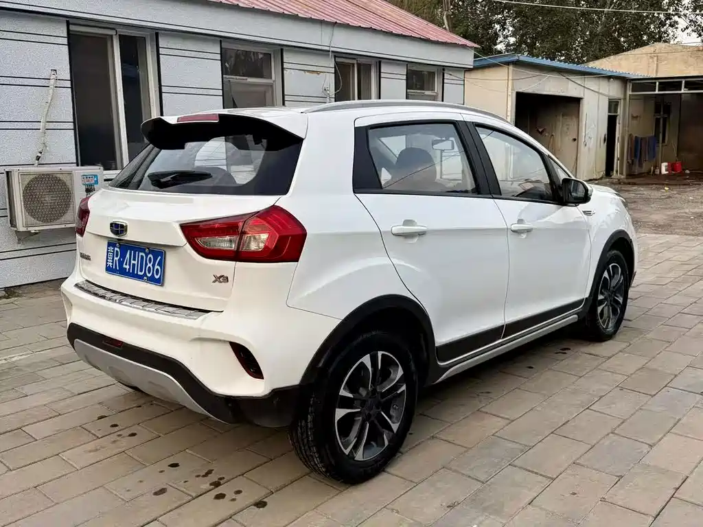 Geely Vision X3 — миниатюра 7