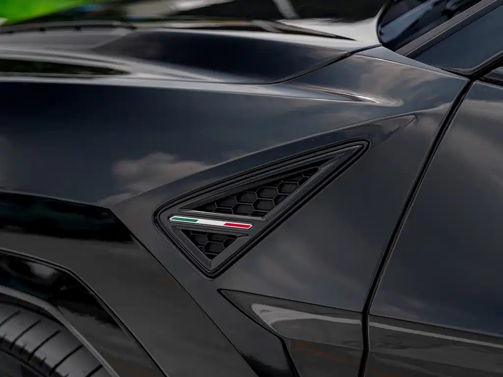 Lamborghini Urus — миниатюра 13