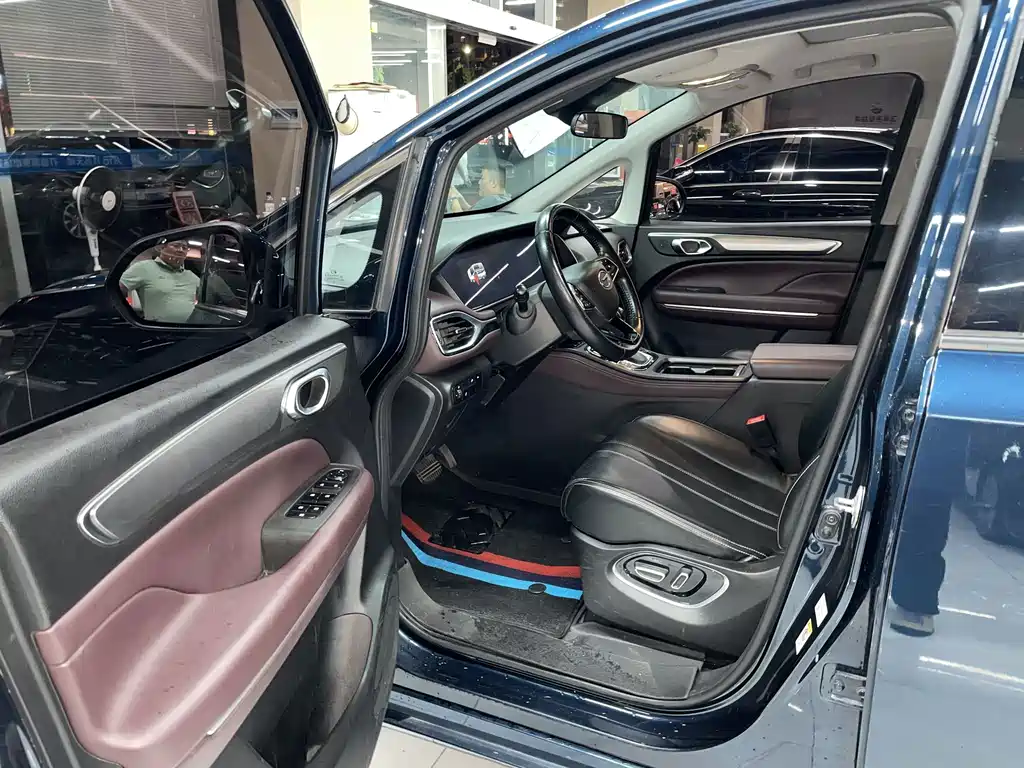 GAC Motor Trumpchi M6 — миниатюра 4