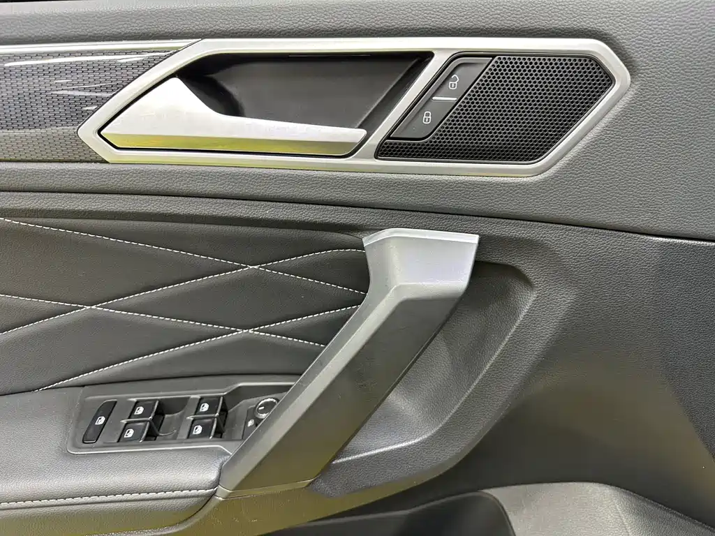 Volkswagen Tiguan L — миниатюра 12