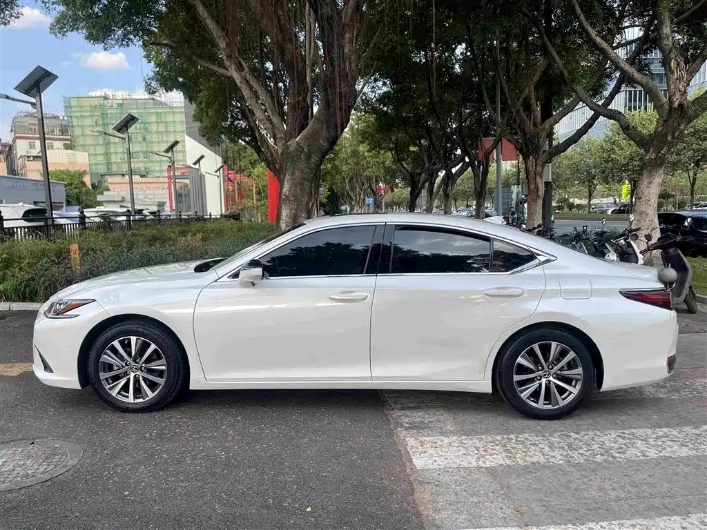 Lexus ES — миниатюра 7