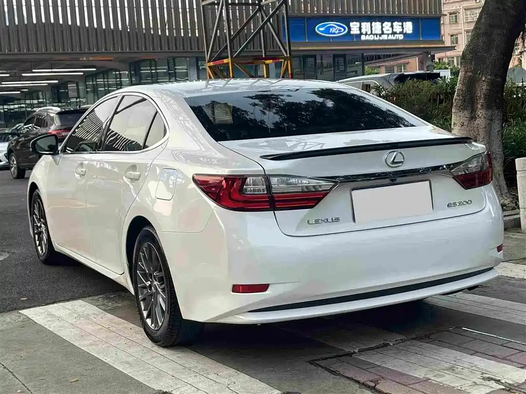 Lexus ES — миниатюра 7
