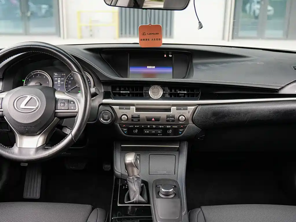 Lexus ES — миниатюра 16