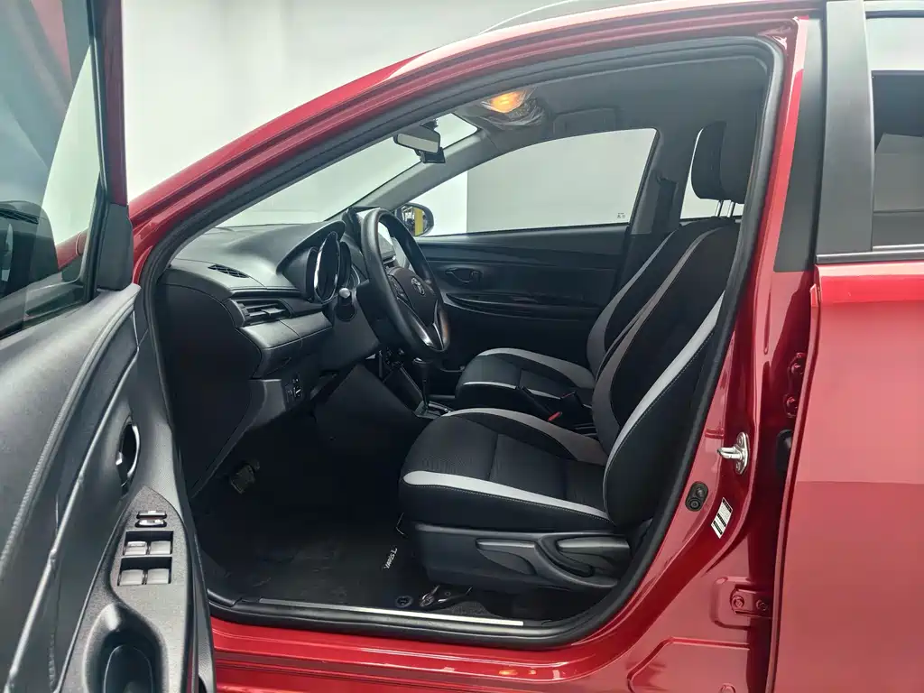 Toyota Yaris L — миниатюра 18