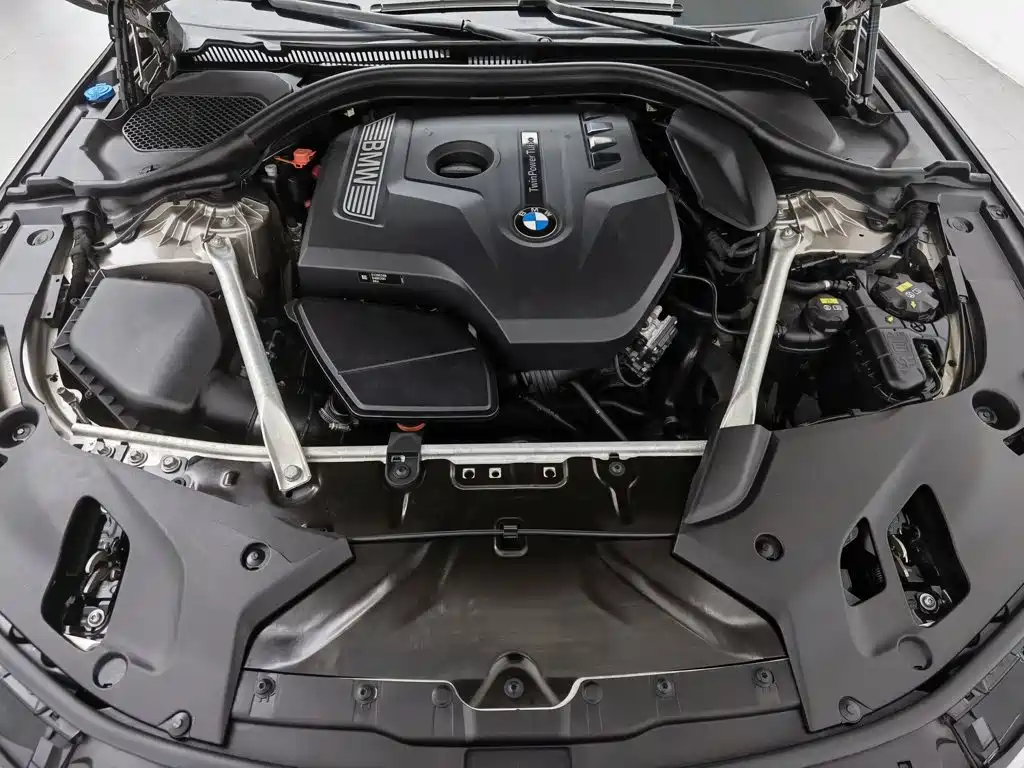 BMW 5 Series — миниатюра 6