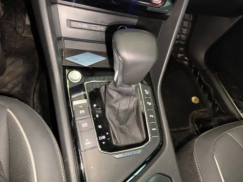 Volkswagen Tiguan L PHEV — миниатюра 14