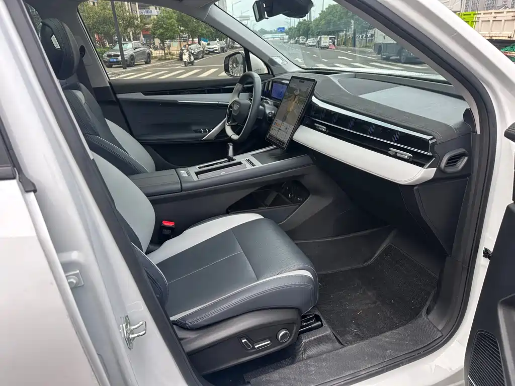 Geely Boyue L — миниатюра 15