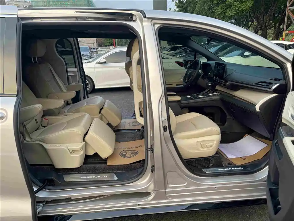 Toyota Sienna — миниатюра 18