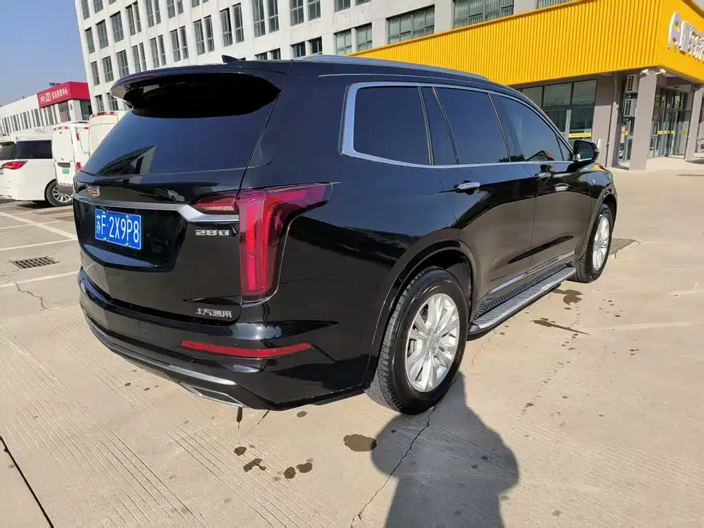 CADILLAC XT6