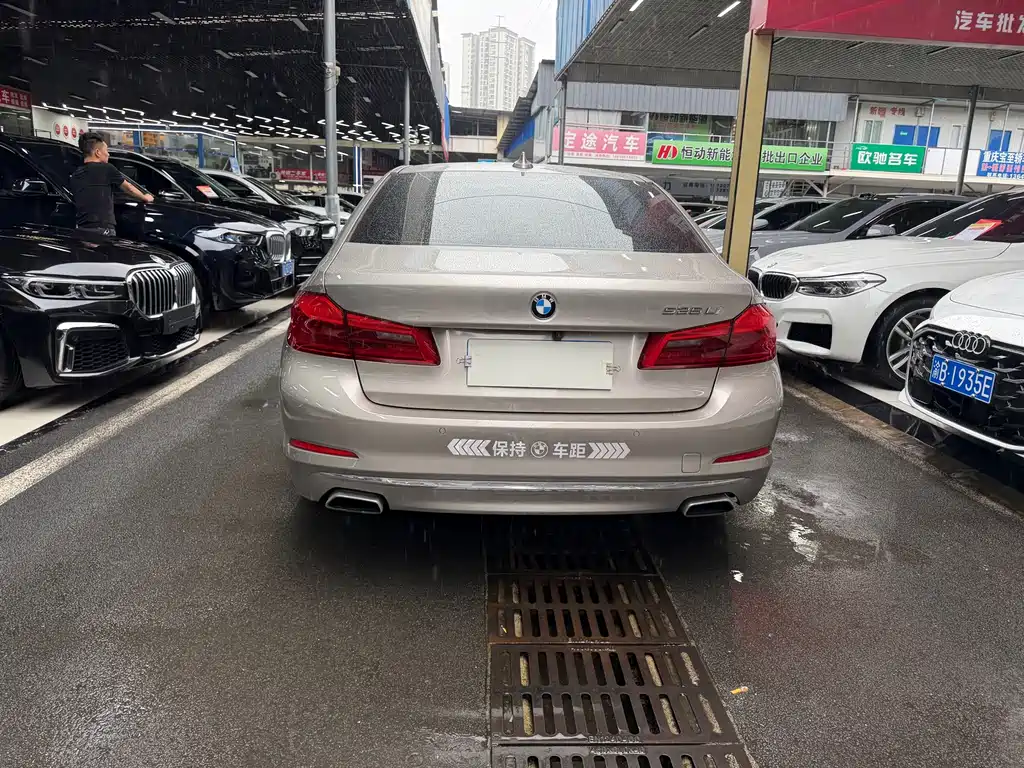 BMW 5 Series — миниатюра 5