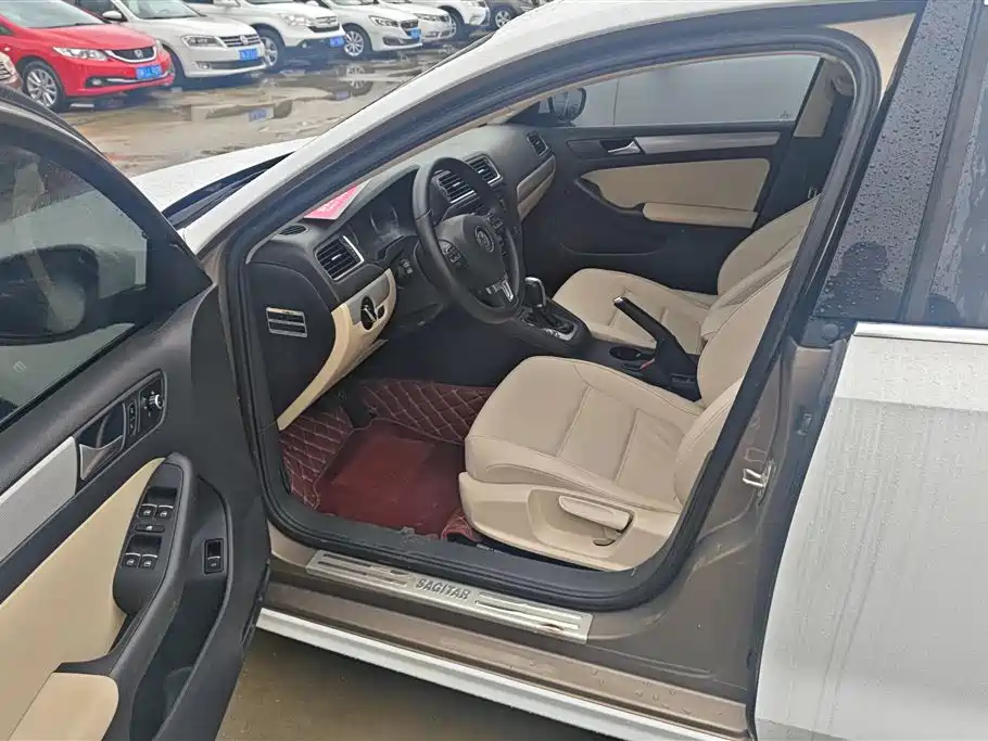 Volkswagen Sagitar 2012 1.4TSI AT Luxury
